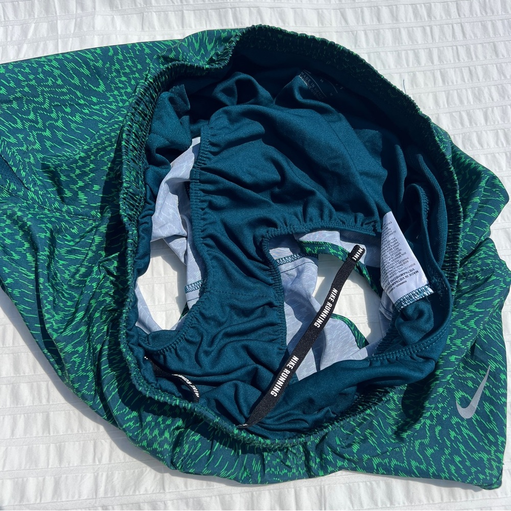 Nike Women's Dri-Fit Tempo Running Shorts in Green All Over Print, M - Picture 4 of 11